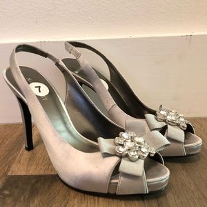 Silver NINE WEST sling backs 💍